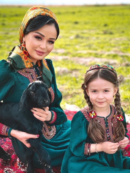 Туркменистан девушки туркменки в национальных костюмах