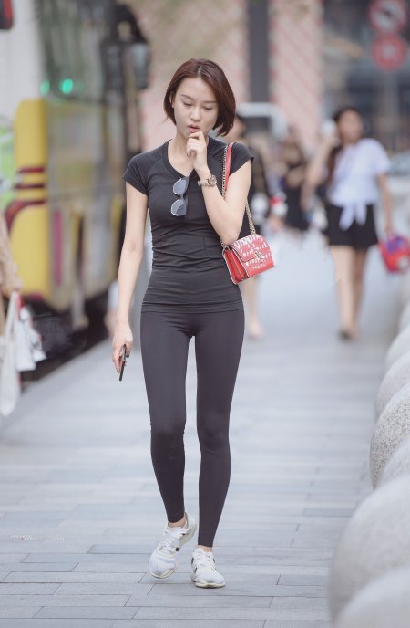 Азиатские девушки в леггинсах