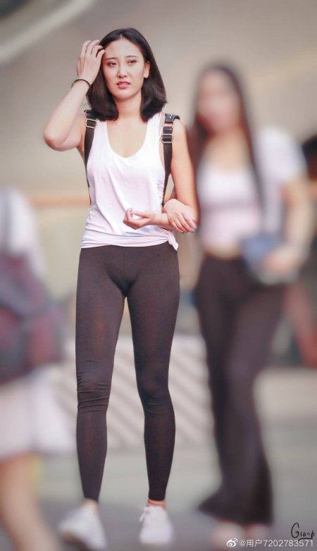 Корейские девушки в леггинсах