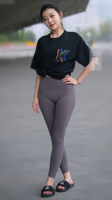 Японские девушки в леггинсах