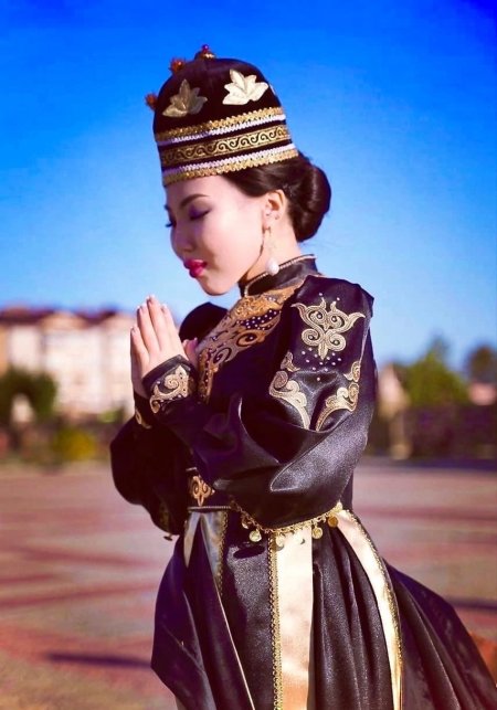 Эльгена Церенова ээж