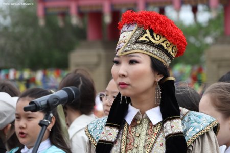 Калмыкия праздник домры подношение трем драгоценностям