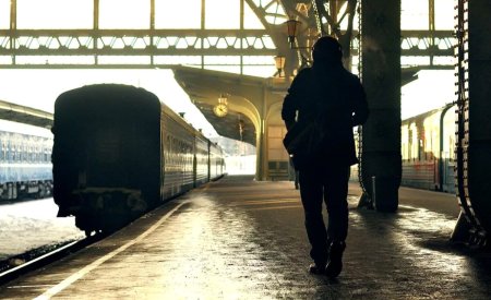 Парень на перроне