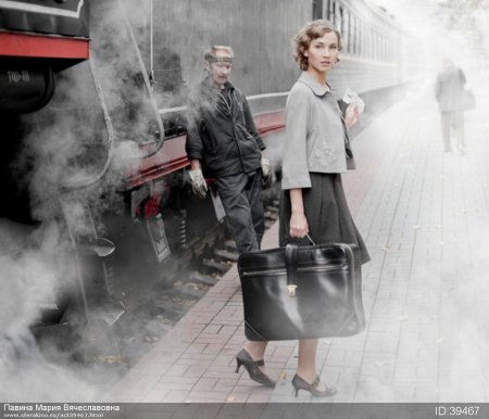 Чемодан на перроне