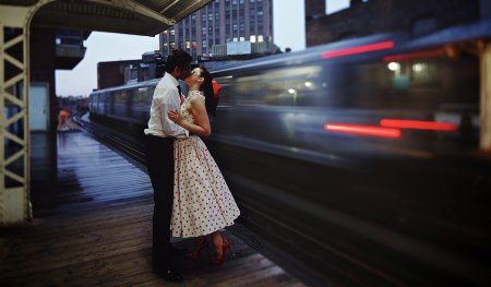 Пара на вокзале