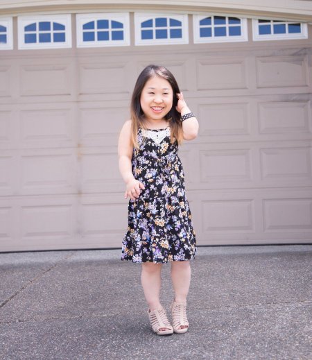 Карликовая девочка