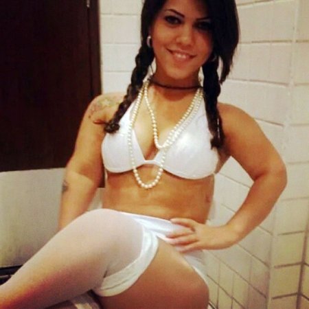 Девушки карлик Карина Лемос