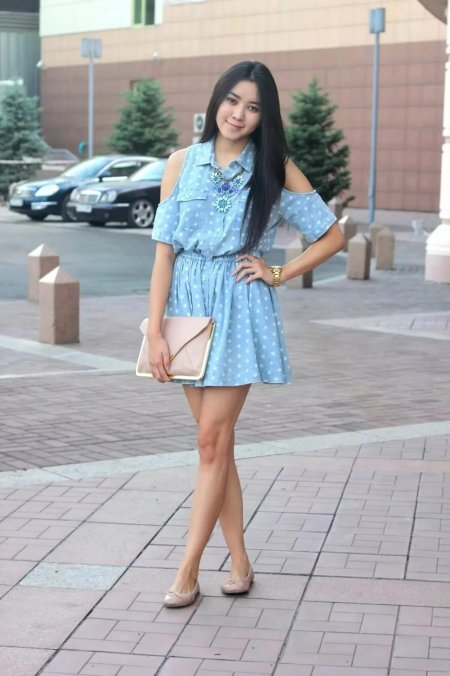 Обычные девушки в платьях