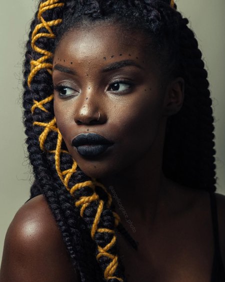 Девушки с африканскими кудрями