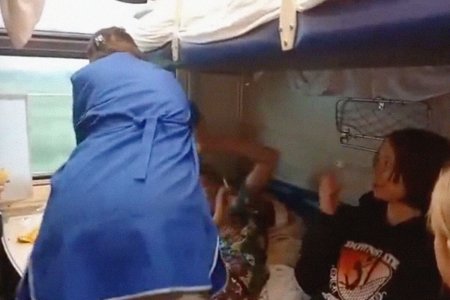 Проводница в поезде