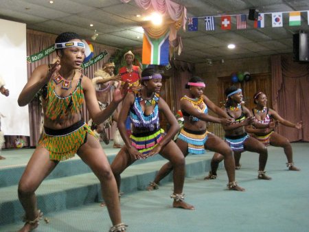 Зулусский танец девушек