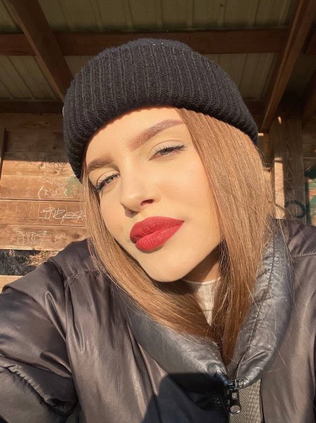 Девушка аня