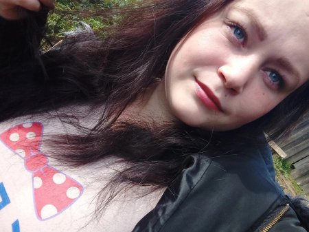 Девушка и женщина