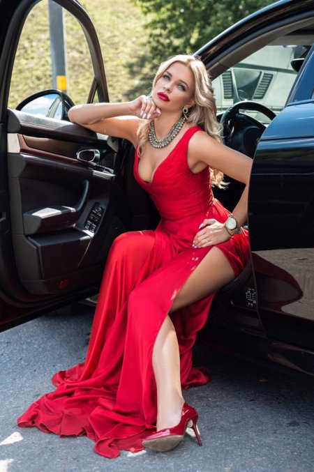 Богатая девушка