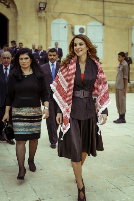Рания Королева Иордании в платке