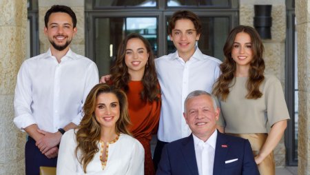 Рания Королева Иордании с детьми