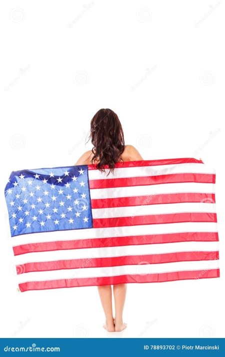 Девушка с американским флагом