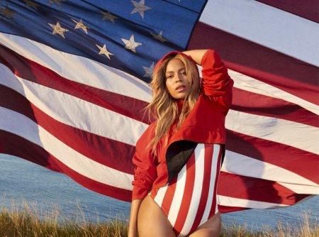 Девушка с американским флагом