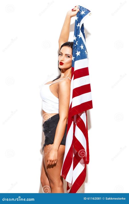 Голые брюнетки с американским флагом
