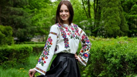 Девушка в вышиванке