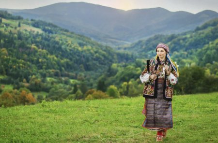 Гуцульский костюм женский