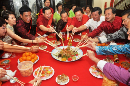 Китайский стол с едой