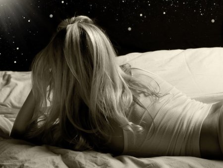 Девушки блондинки в постели