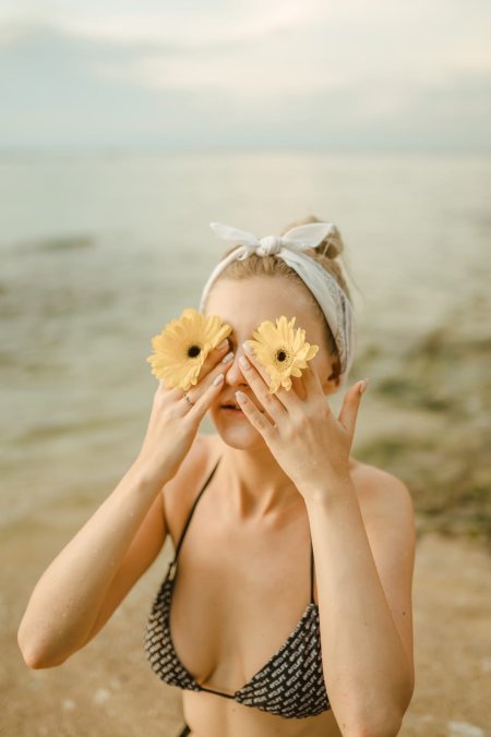 Ева Элфи в купальнике