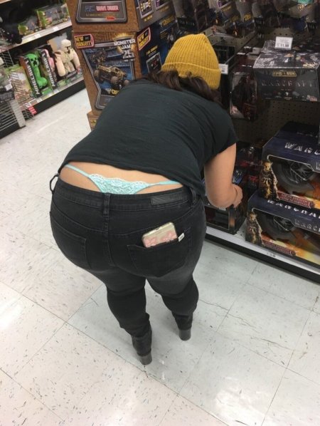 Толстая девушка в стринги