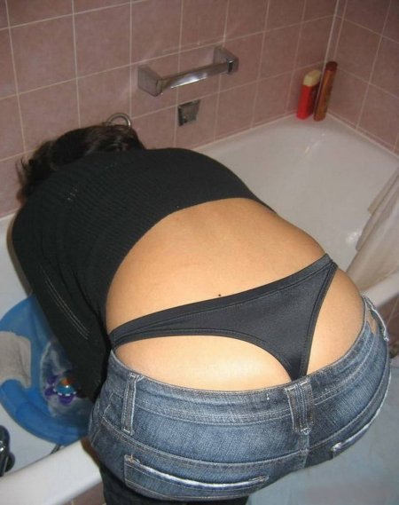 Женщины в стрингах домашнее