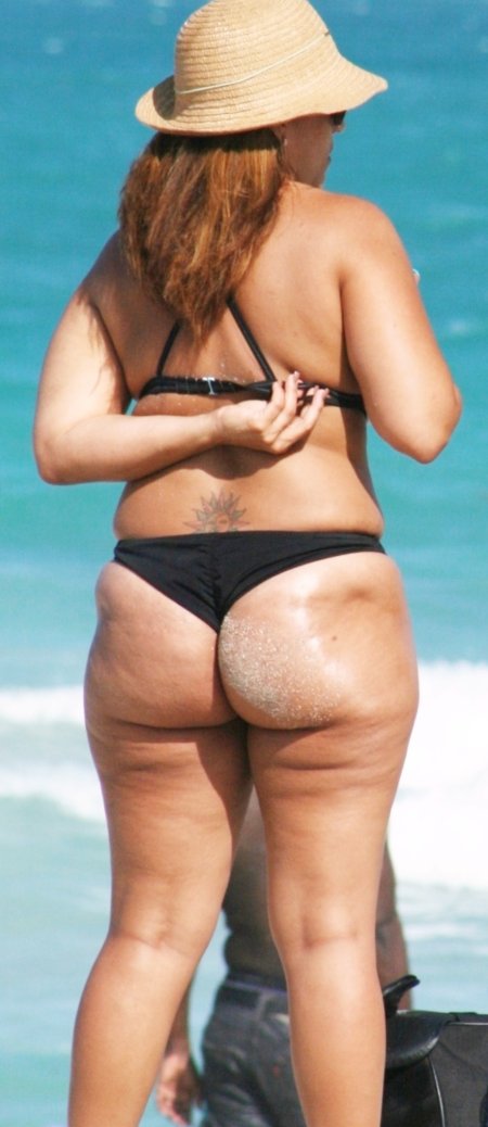 Полные ягодицы