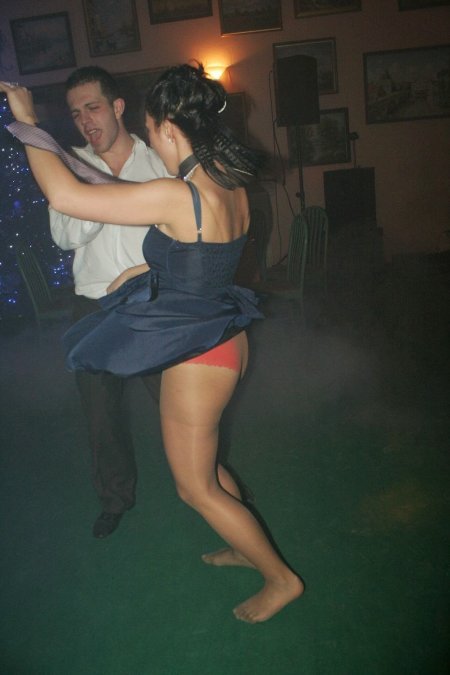 Задрала платье на корпоративе