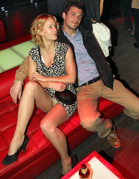 Засветила чулки на корпоративе