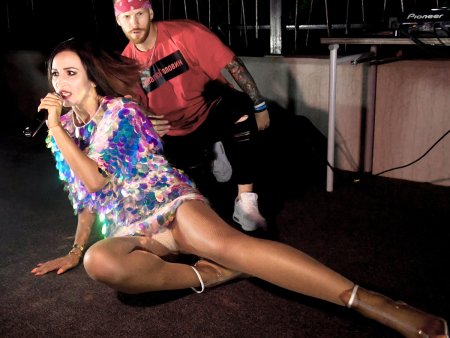 Ольга Бузова без трусов