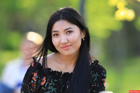 Киргизская певица Салтанат Исакова