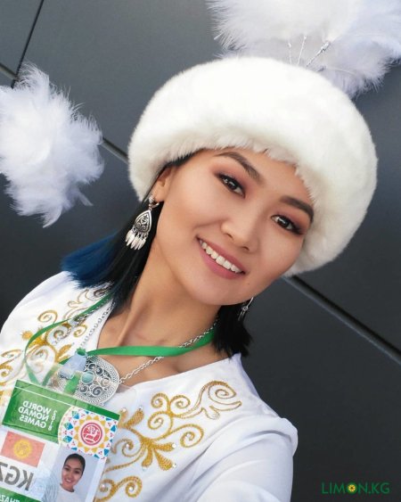 Монгольская певица УЛАНТУЯ