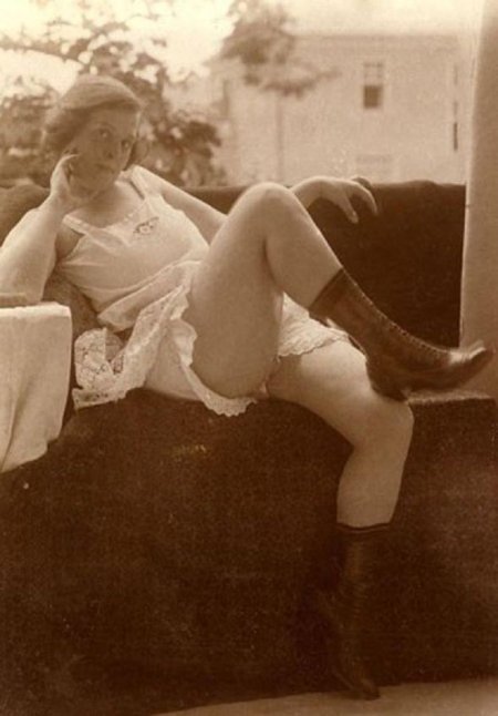 Ретро панталоны на женщине