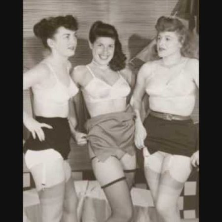 Ретро панталоны на женщине