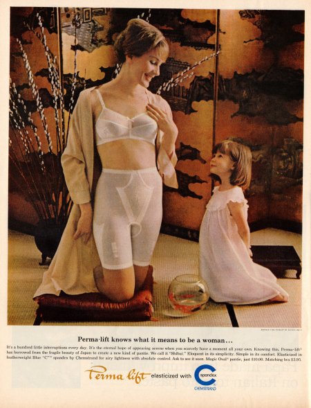 Девушки в панталончиках