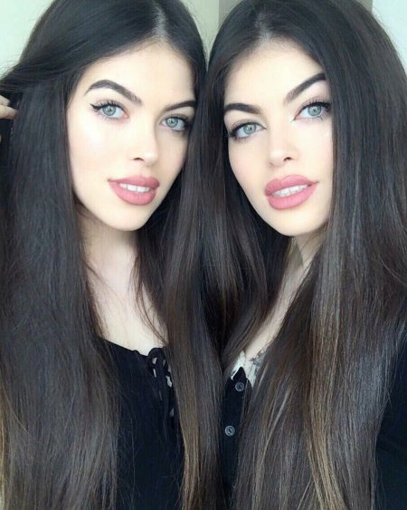 Близняшки Гюльджан и Сахинур