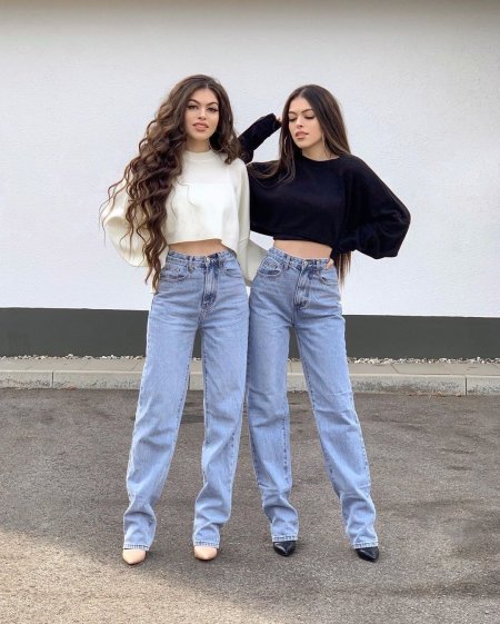 Сестры близняшки Гюльджан и Сахинур