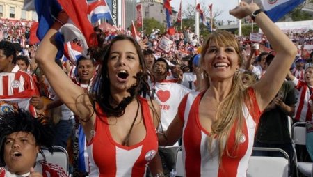 Лариса Рикельме фанатка