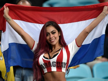 Лариса Рикельме болельщица