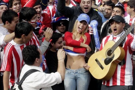 Болельщицы сборной Испании