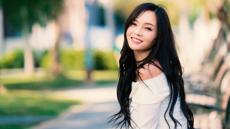 Казашка с длинными волосами