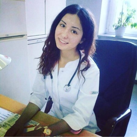 Красивый врач