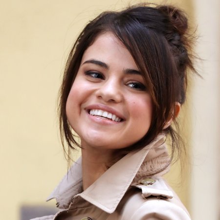 Селена Гомес улыбка