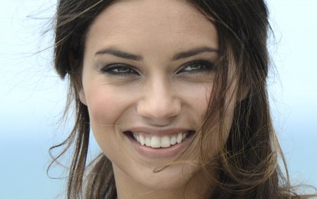 Адриана Лима улыбка