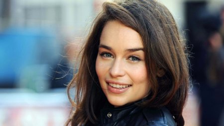 Эмилия Кларк