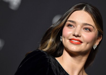 Девушки с ямочками на щеках